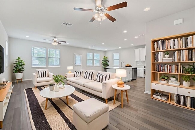 Photo - 1213 Devon Stetson Pl