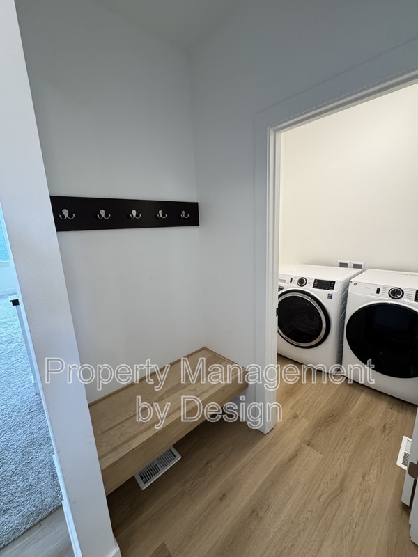 Photo - 835 SE Booth Ave