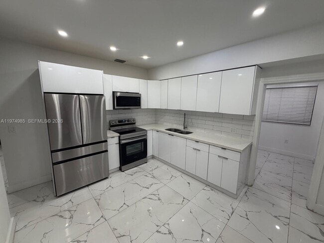 Photo - 345 SW 49th Ave