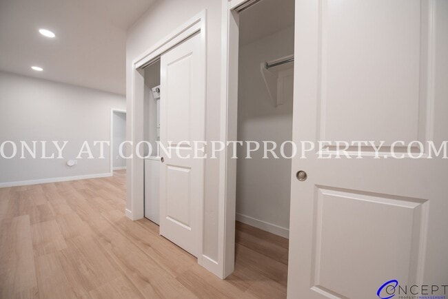Building Photo - Spacious Luxury Living in a Modern Three-Bedroom Home at Studio Crossing! Unit 232