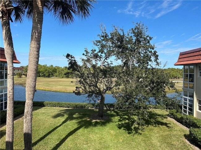 Photo - 74 Royal Oak Ct Unit 204