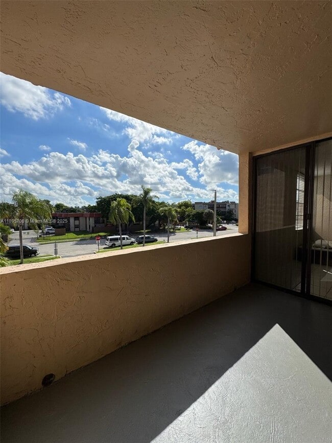 Photo - 10500 SW 108th Ave Unit B315