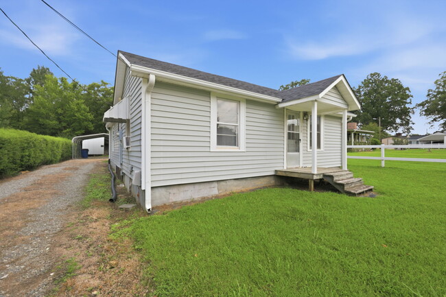 Photo - 715 Larry Ave