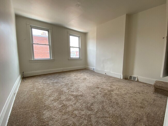 Photo - South Oakland 2BR Duplex with Back Yard Sp...