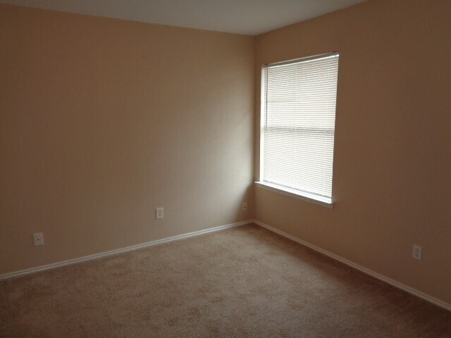 Photo - 16318 Leamington Ln