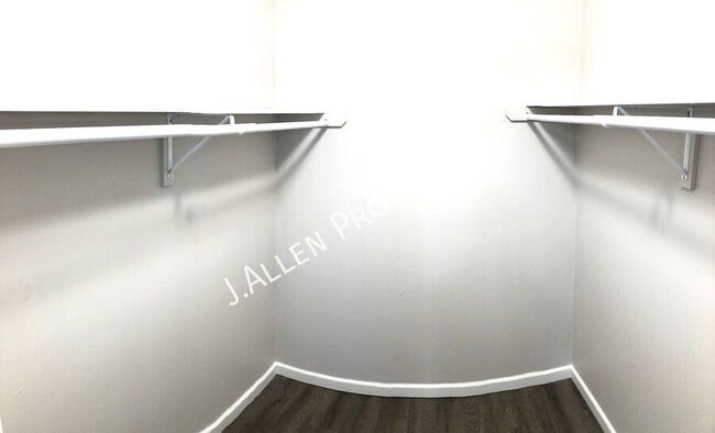 Building Photo - 1805 Parker Cir Unit B