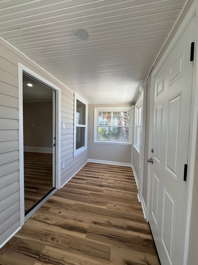 Photo - 708 Davis St