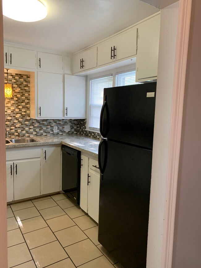 Photo - 1747 Roanoke St