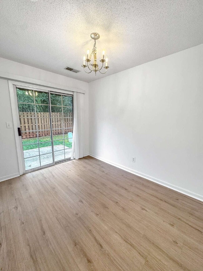 Photo - Beautiful End-Unit Townhome Available Immediately