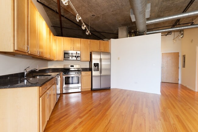 Photo - 933 W Van Buren St Unit 821
