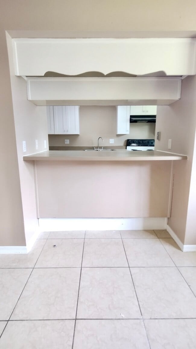 Photo - 1348 W Evans Cir Apartamentos Unidad B