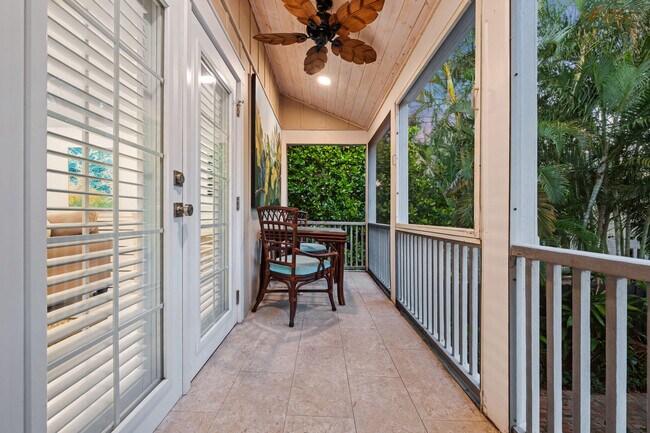 Photo - 235 Dyer Rd Unidad Treehouse