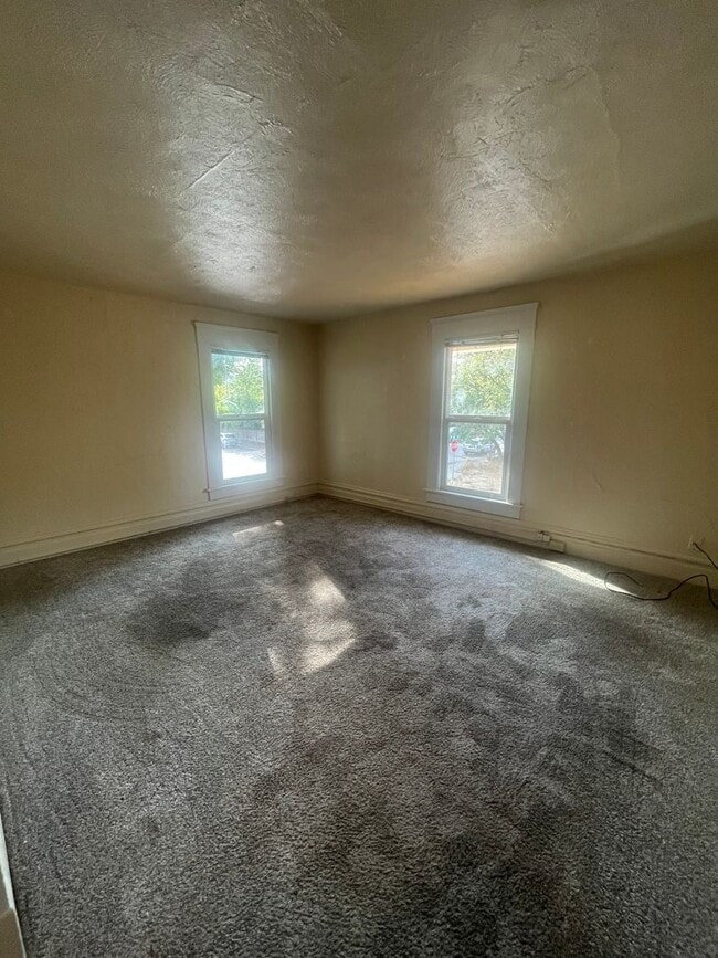 Building Photo - 3-Bedroom 1-Bathroom two story unit Rental