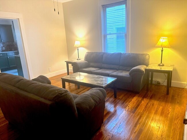 Photo - 425 W Pine St