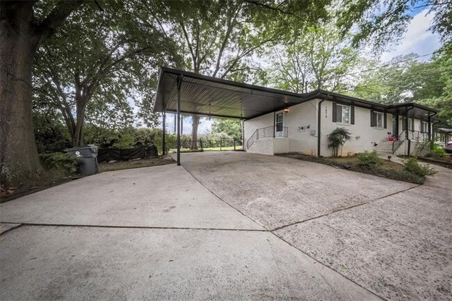 Photo - 1076 Vonda Ln SW