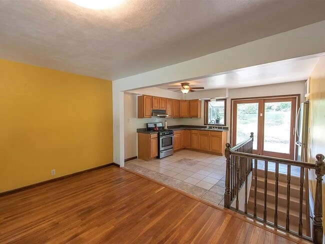 Photo - 2536 E 8th St