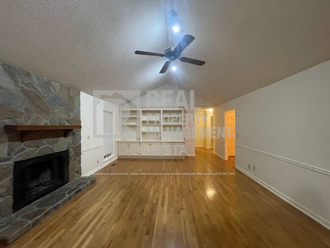 One Month Free! - Charming Three Bedroom H... - One Month Free! - Charming Three Bedroom H... House