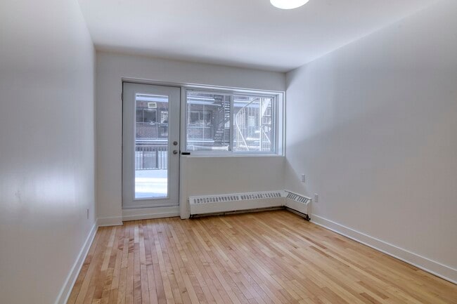 Photo - 4570-4590 Queen-Mary