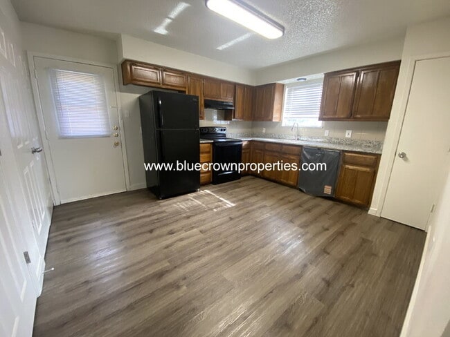 Photo - 1119 Suburban St