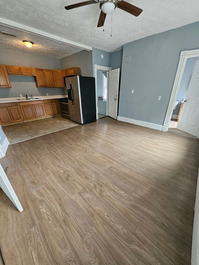 Photo - Upper 2 bedroom unit