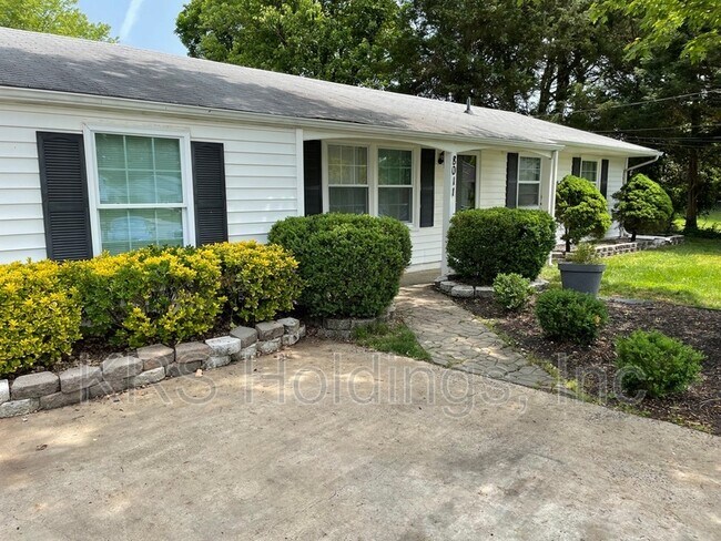 8011 Beckner Ct