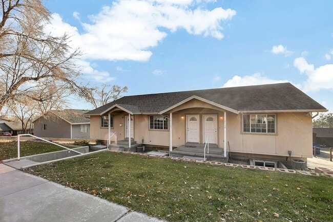 Building Photo - 2114 Dakota Ave