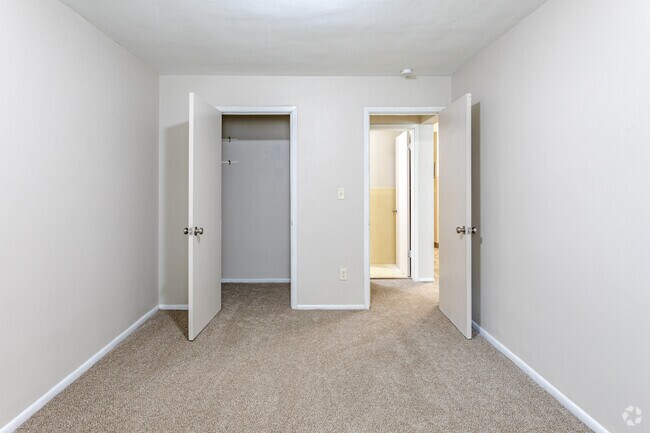 1BR, 1BA - 800 SF