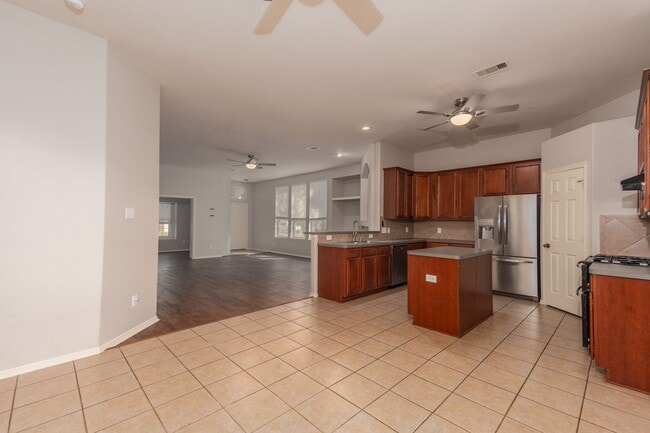 Photo - 32015 Sue Ln