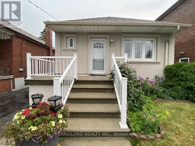 Photo - 92 Holwood Ave