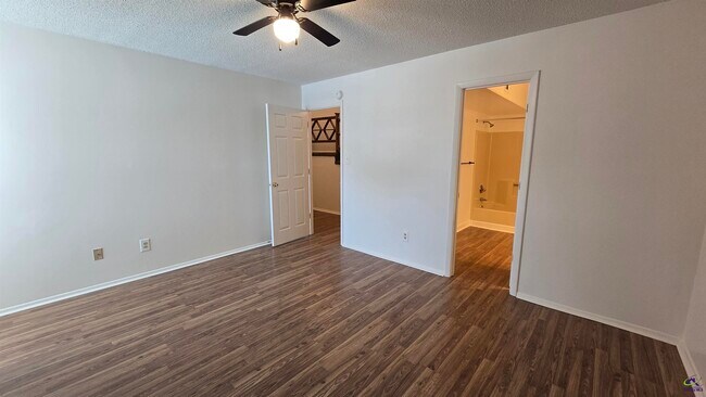 Photo - 313 Westcliff Center St