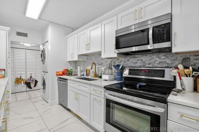 Photo - 101 Longboat Ln W Unit 101