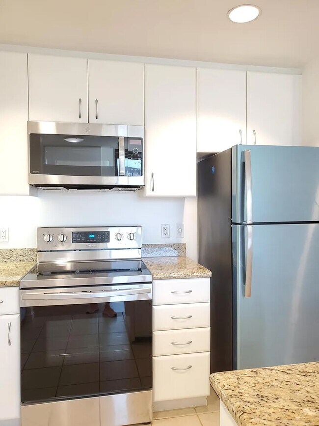 Photo - 260 King St Unit 673