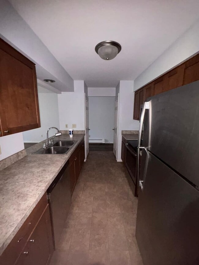 Building Photo - 24184 Gundy Dr Unit -24