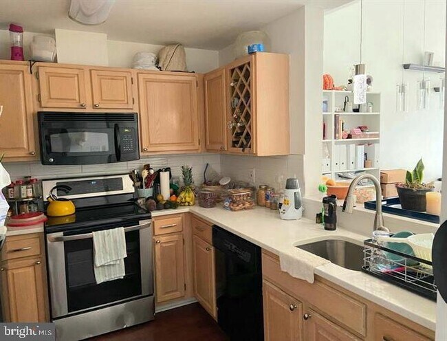 Photo - 4403 Silverbrook Ln Unidad A301 Rental