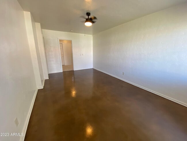 1530 W Mulberry Dr