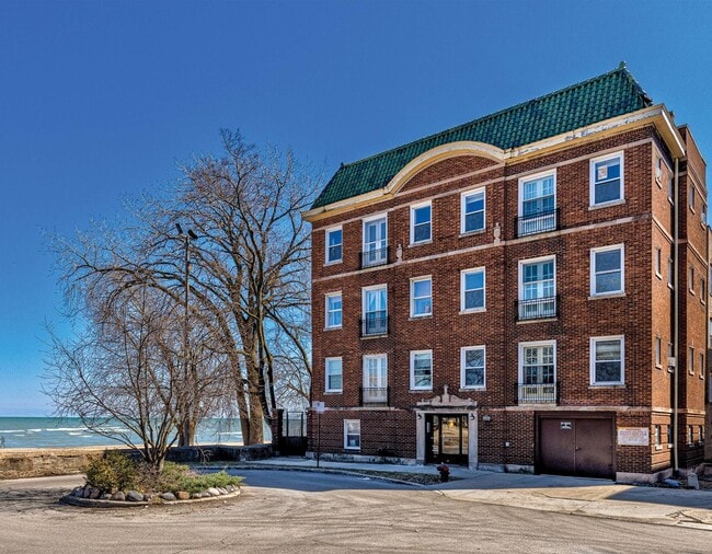 Building Photo - 1055 W Pratt Blvd Unit 2A