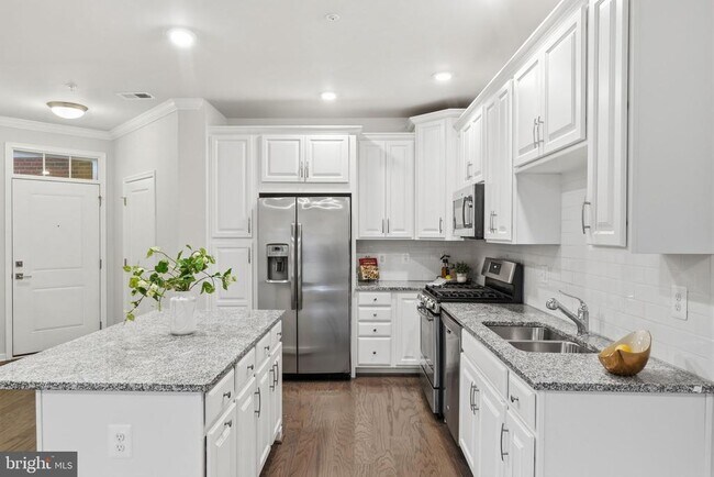 Photo - 23286 Southdown Manor Terrace Unit 108