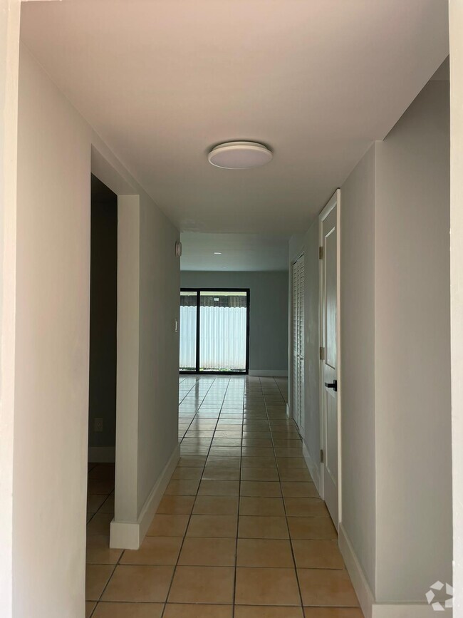 Building Photo - 1721 SW 40th Ter Rental
