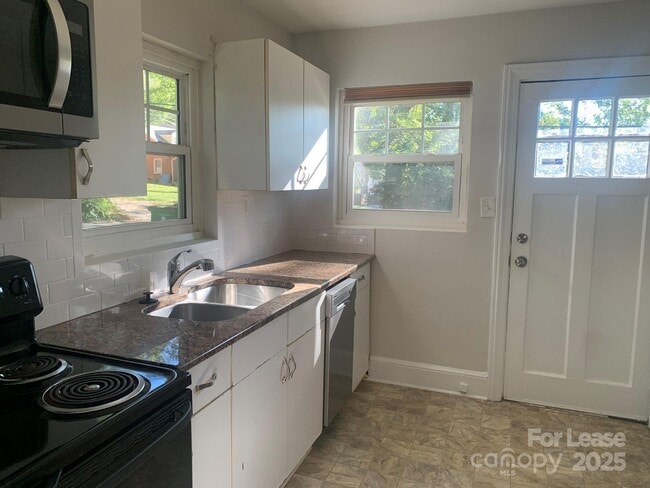 Building Photo - 1800 Hall Ave