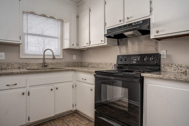 Building Photo - 324 Lexington St Rental