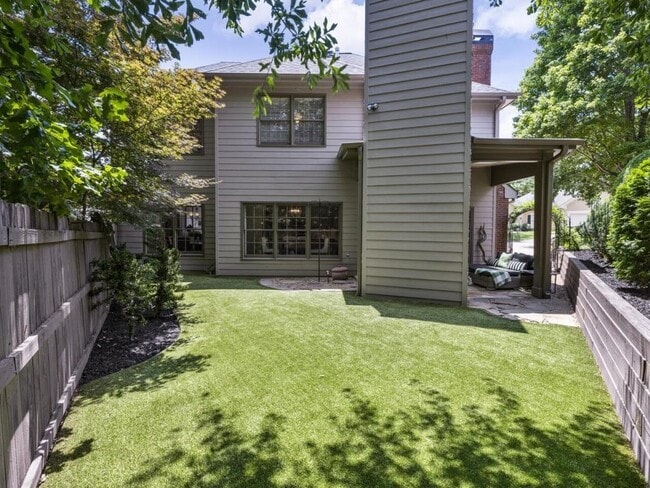 Photo - 315 Landing Entry