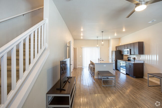 3BR, 3.5BA - 1329 SF