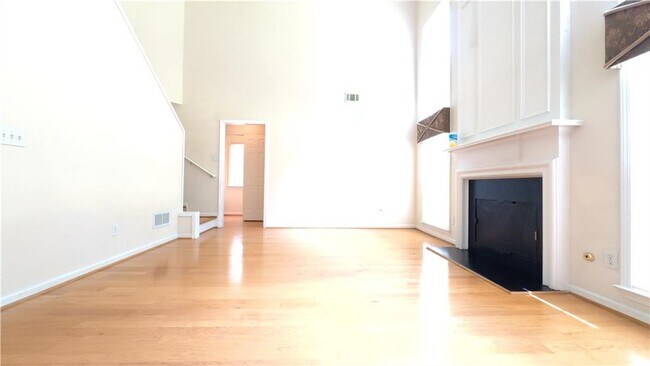 Photo - 135 Friars Head Dr NE
