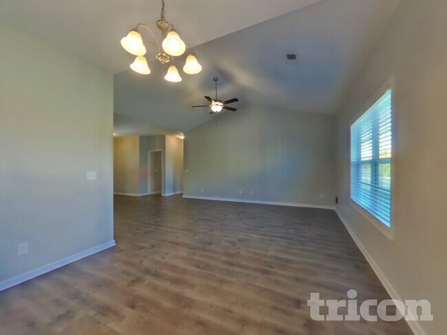 Photo - 746 W Coker Way