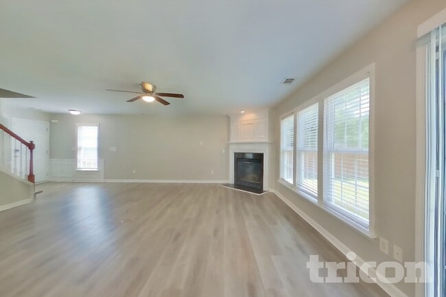 Photo - 3281 Saville St SW