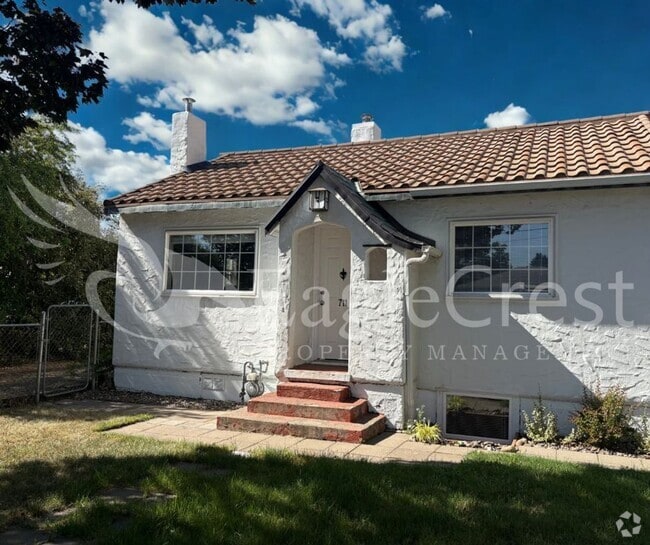 Building Photo - Two Bedroom, One Bathroom Home with Bonus ...