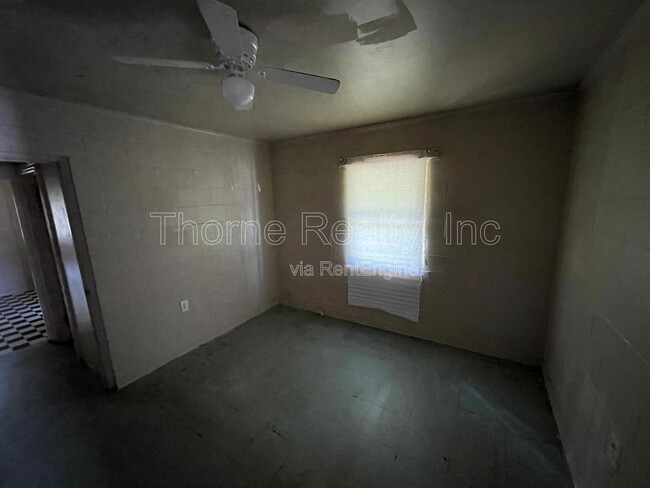 Photo - 415 Rocky St