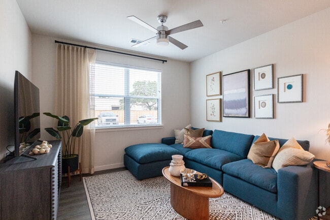 2 BR, 2 BA - 1046 SF