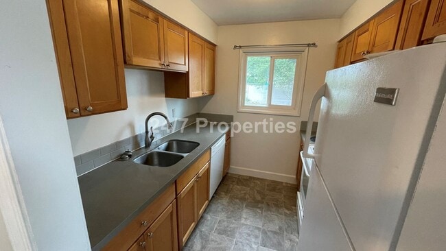 Photo - Spacious 4 BD | 2 BA with Backyard - Glads...