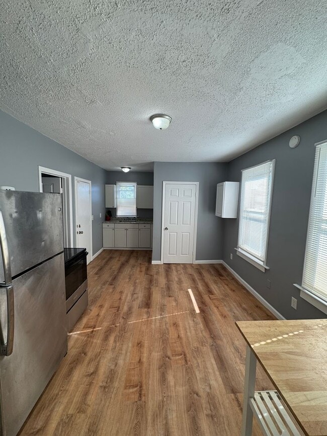 Building Photo - 23 Pond Lily Ave Unit APT 2